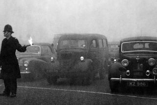 „Děsivé ticho“ ochromilo Londýn. Smog tehdy zabil tisíce lidí - Seznam Zprávy